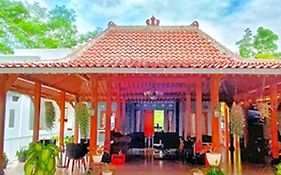 Reddoorz At Artomoro Guest House